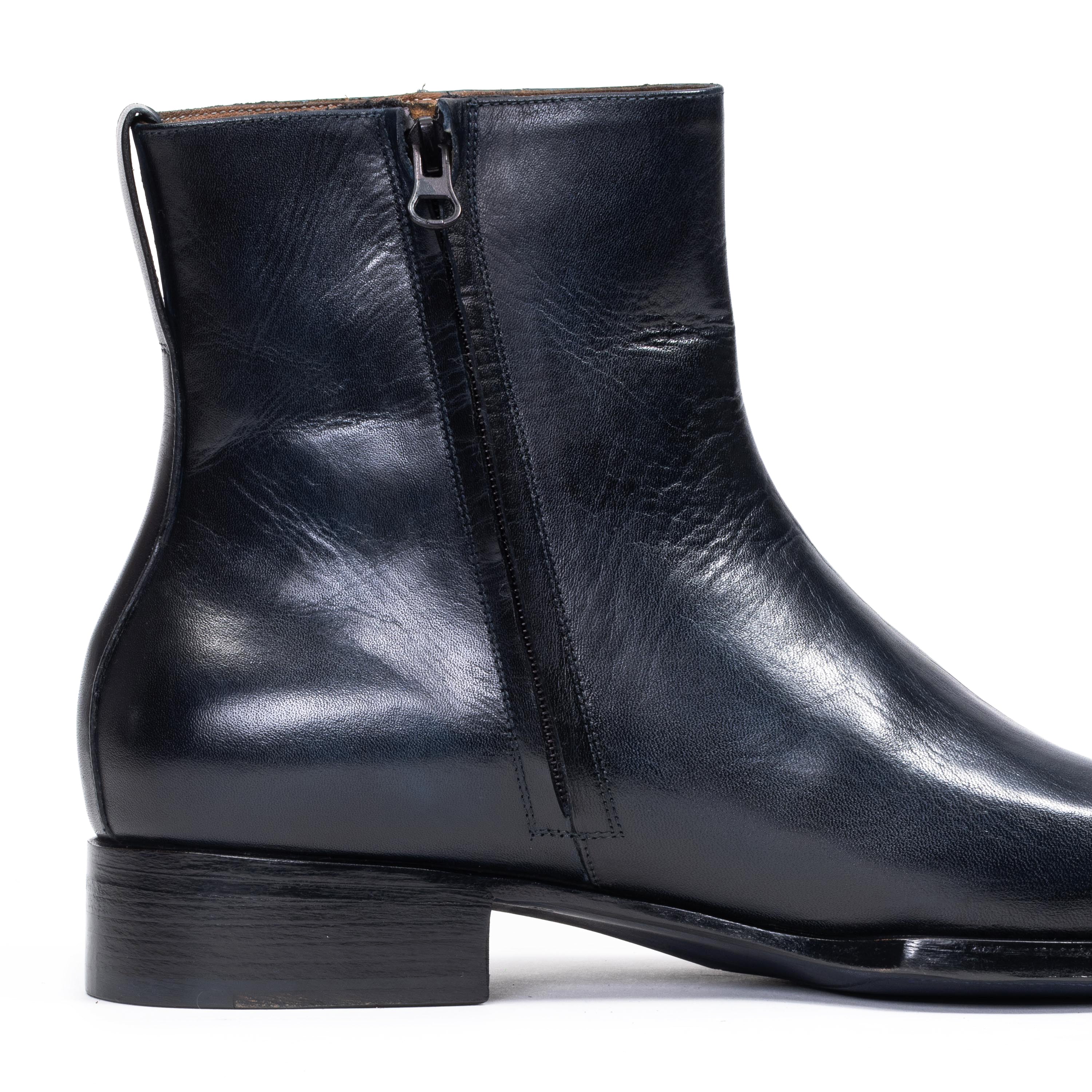 [Dark Anthracite]
